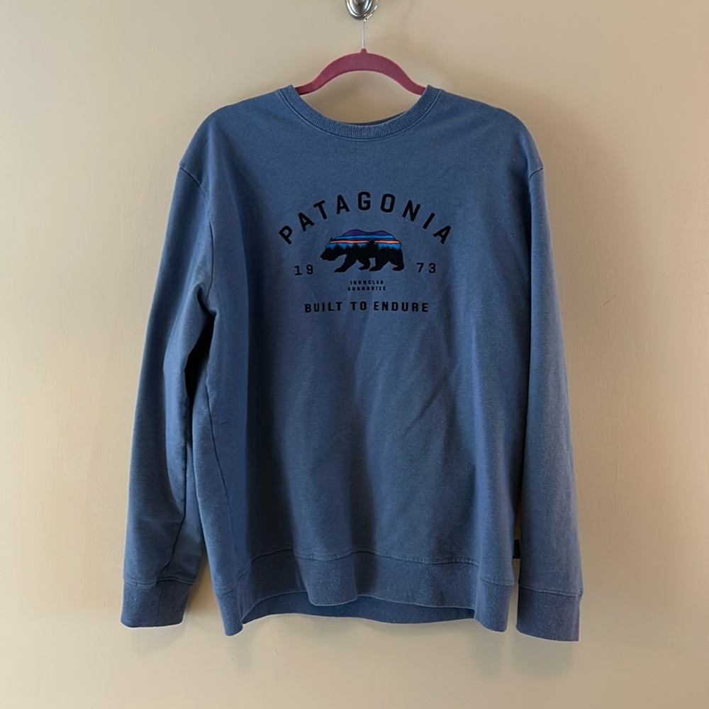 Patagonia men’s crew neck; L